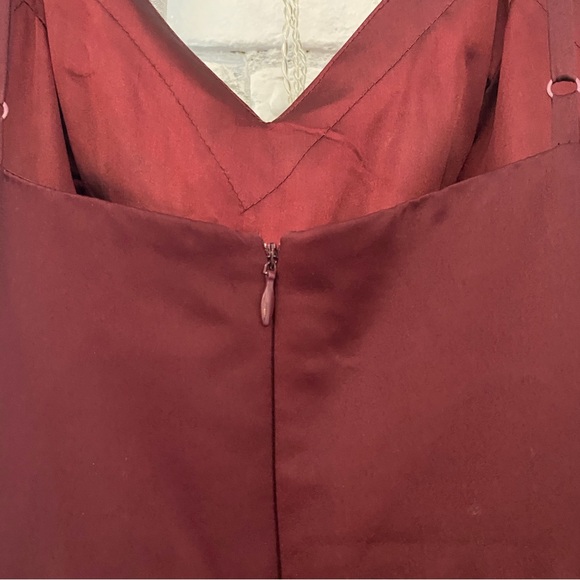 Burgundy Wine Red Prom/Bridesmaid Dress Understated Elegant - Picture 4 of 8